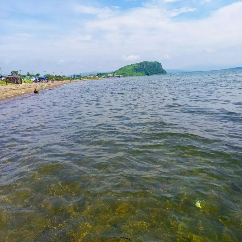 Пляж за мысом Сергеева