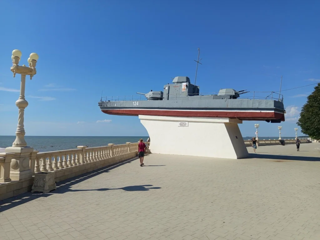 Памятник Азовской флотилии