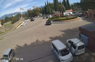площадь у Музея истории в Пицунде
