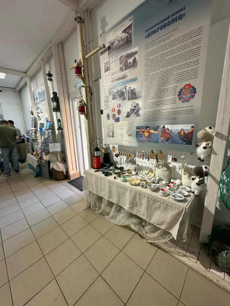 внутри Дома рыбака